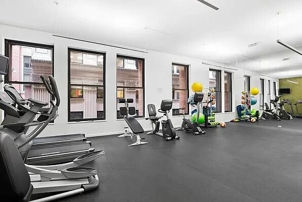 Building Photo - 56 Pine St