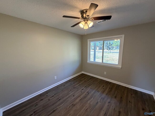 Building Photo - 117 Lucille Dr SW