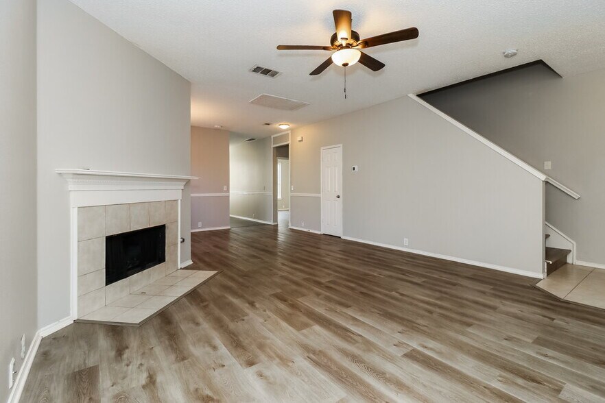 Building Photo - 8425 Vicksburg Ln