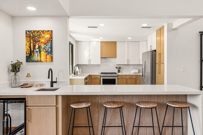 Building Photo - 179 Gran Via