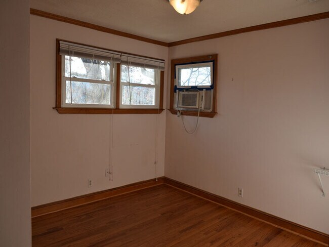 Building Photo - 241 Sunset Dr