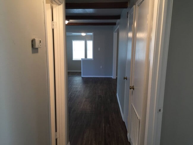 Building Photo - Adorable cottage is right in the heart of OKC!