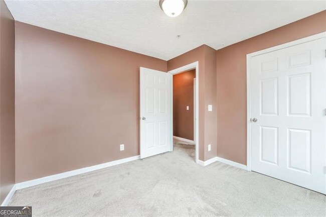 Building Photo - 12201 Fairington Ridge Cir