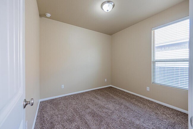 Building Photo - 7216 Brooks Ranch Rd