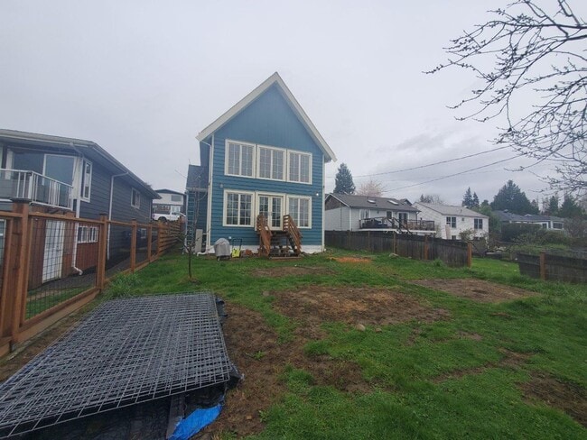Building Photo - Newly remodeled with quality and comfort throughout.