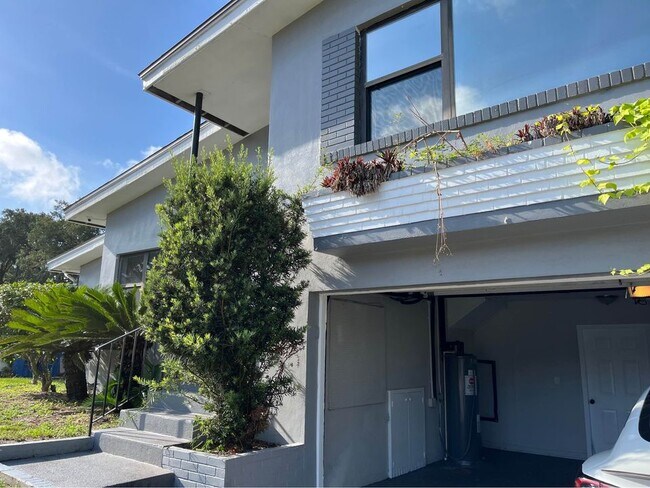 Building Photo - 6030 Wateredge Dr S