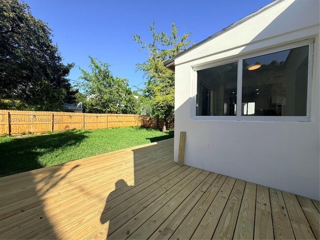 Building Photo - 561 NW 41st St