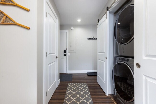 Building Photo - 290 Broken Lance Dr