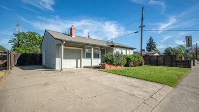 Building Photo - Centrally Located Sacramento Home