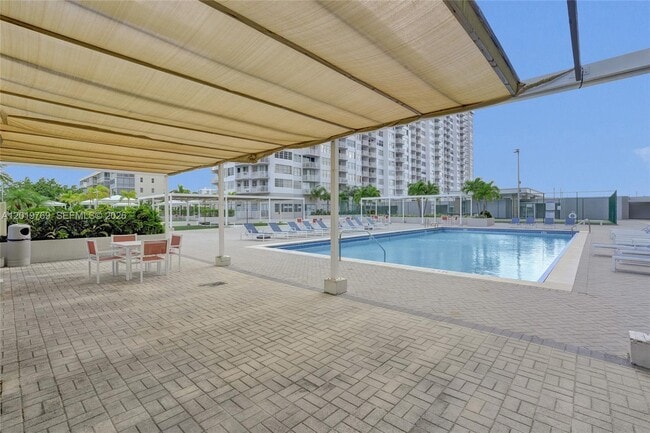 Building Photo - 18021 Biscayne Blvd