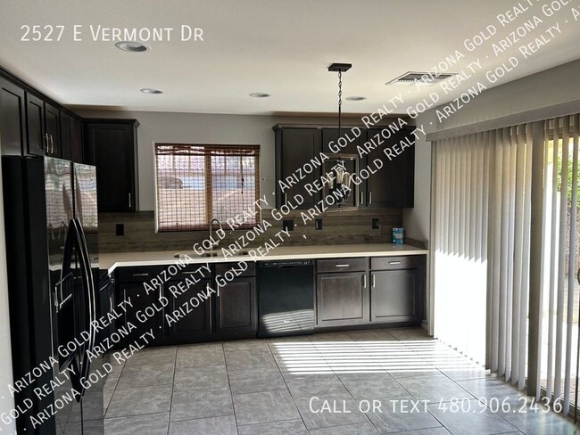 Building Photo - Cove at Vincenz