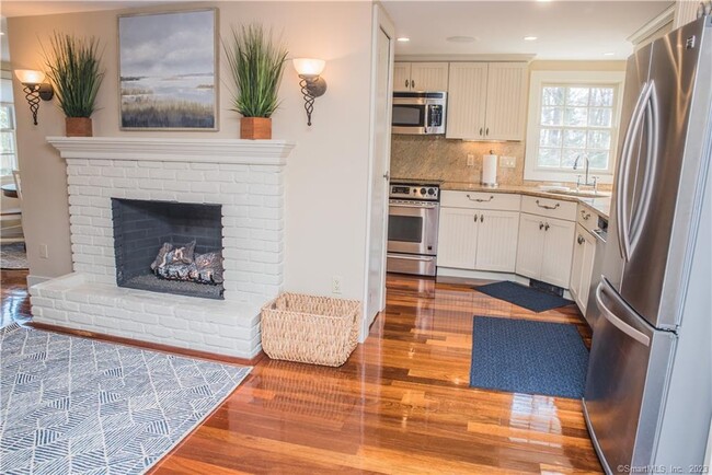 Building Photo - 30 Whiting Farm Rd