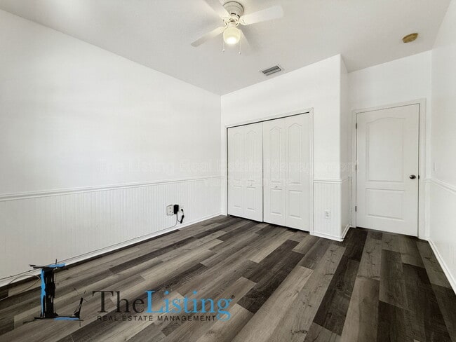 Building Photo - 7411 Surrey Wood Ln