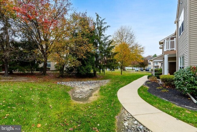 Building Photo - 56 Crestmont Dr