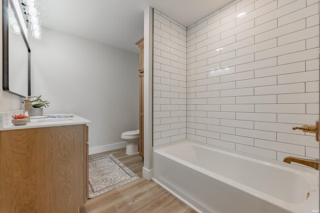 Building Photo - 911 Mayfair Dr