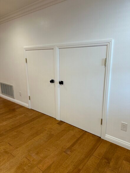 Building Photo - 22020 Village Way Dr