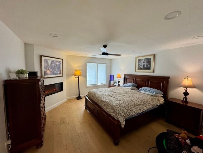 Building Photo - Beautiful 3 bedroom condo in CWE