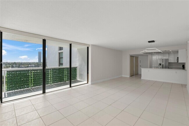 Building Photo - 20505 E Country Club Dr