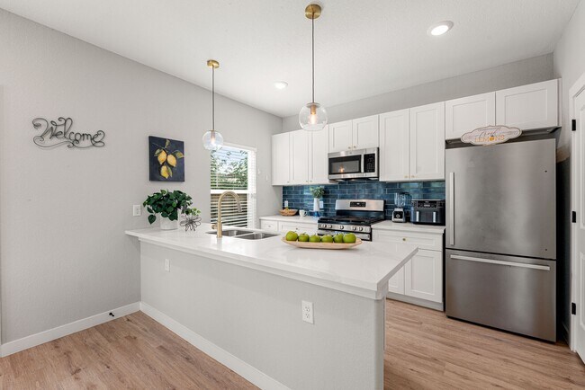 Building Photo - 8357 Tate St