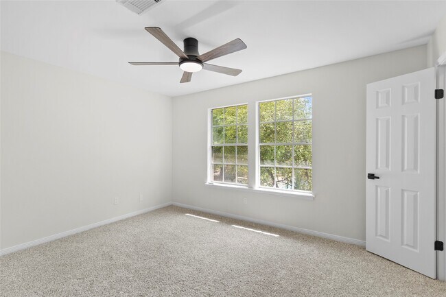 Building Photo - 2030 Plantation Dr