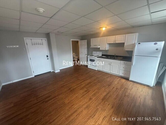 Building Photo - 35 Main St