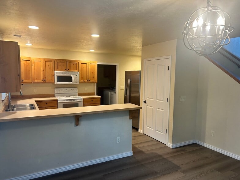 Building Photo - 123 Aspen Grv Ct