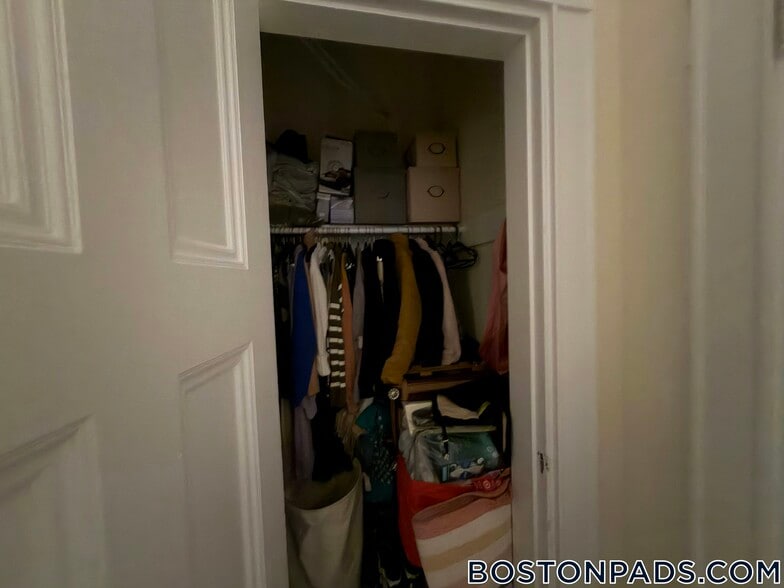 Building Photo - 62 Boylston St