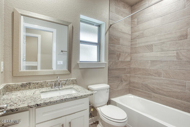 Building Photo - 14929 Tierra Crystal Ave
