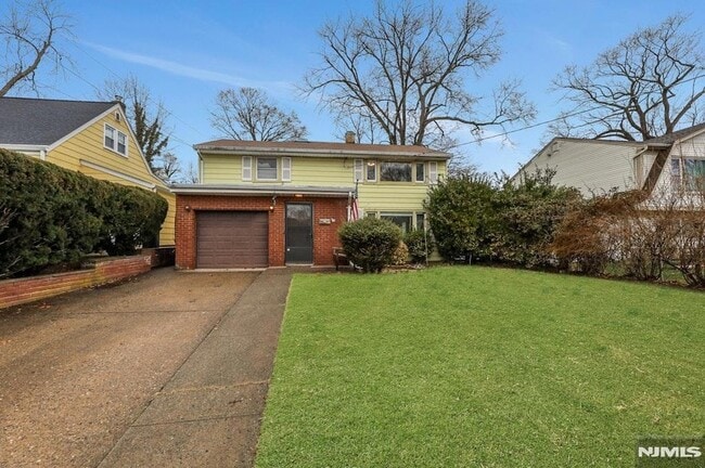 Building Photo - 95 Grove St