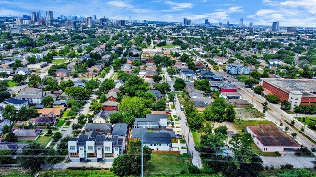 Building Photo - 3118 Wentworth St