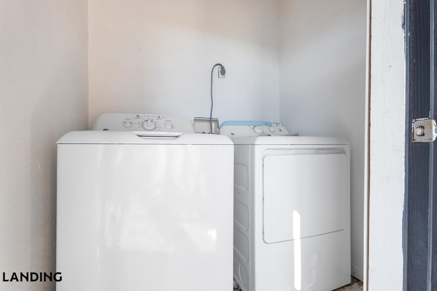 Building Photo - 1071 Clayton Ln