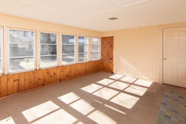 Building Photo - 98 Hillcrest Dr