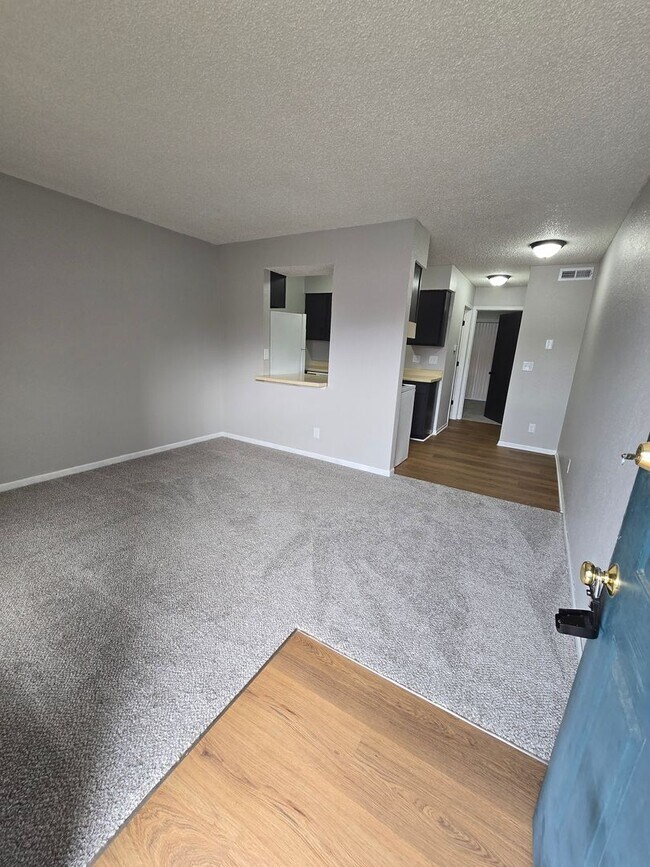 Building Photo - Updated 1 bedroom apartment in Osage Beach right behind Hyvee