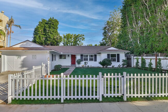 Building Photo - Upgraded 4BR in Sherman Oaks Elementary Ch...