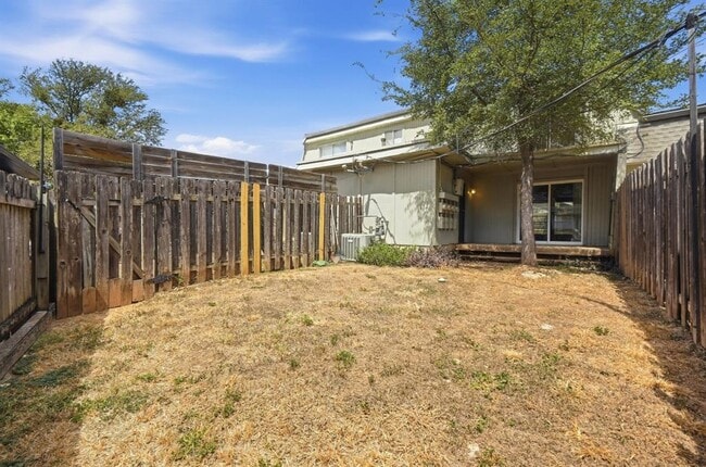 Building Photo - 807 Castle Ridge Rd