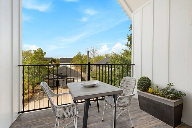 Building Photo - 307 Sterling St