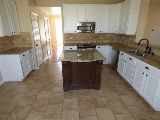 Building Photo - 1820 Sumac Dr