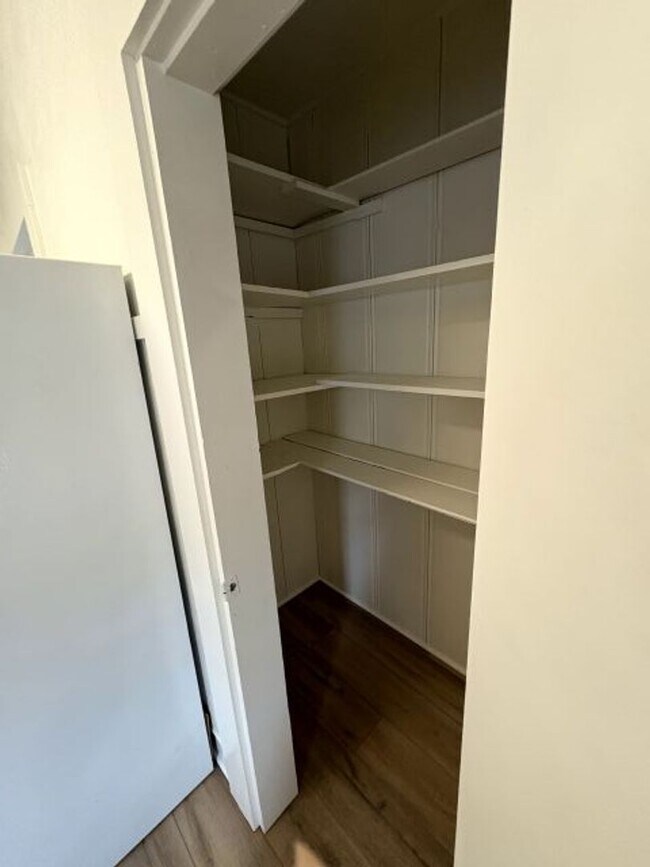 Building Photo - Studio in Downtown Ventura, close to beach!