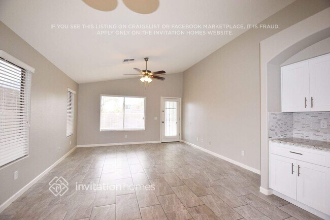 Building Photo - 16005 W Latham St