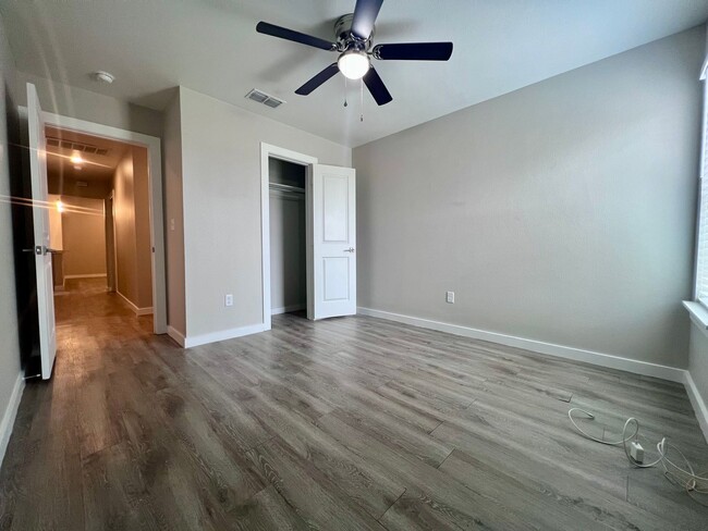 Building Photo - $500 MOVE-IN SPECIAL: Spacious 3-Bedroom Townhouse Near Texas Tech