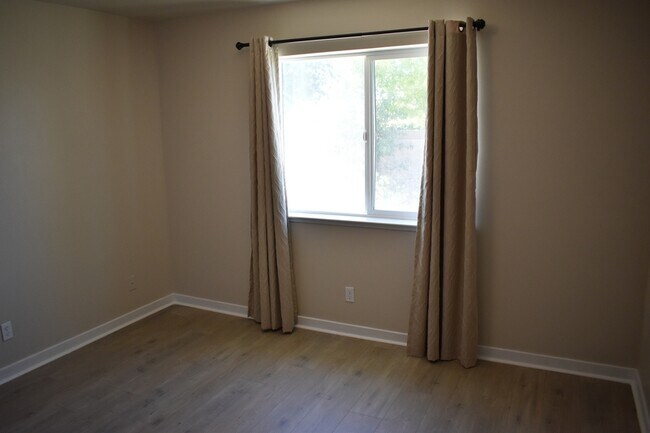 Building Photo - 524 Janell Ct