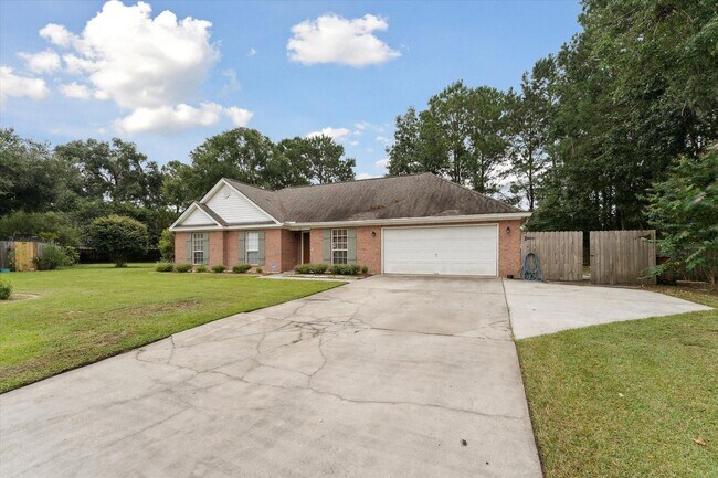 Building Photo - AVAILABLE OCTOBER 2025! [PET FRIENDLY]