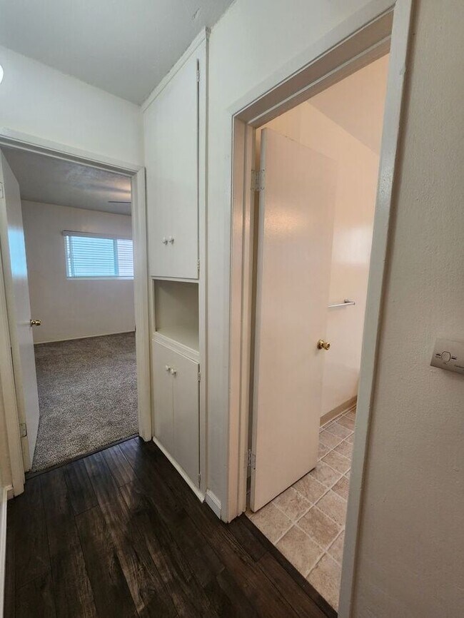 Building Photo - SUMMER SPECIAL: 1 Month Free-Open Floor Plan - 2BR/1BA