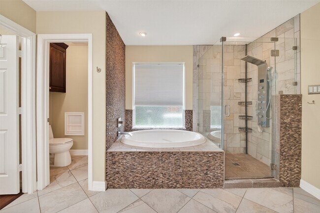 Building Photo - 2203 Lakewind Ln
