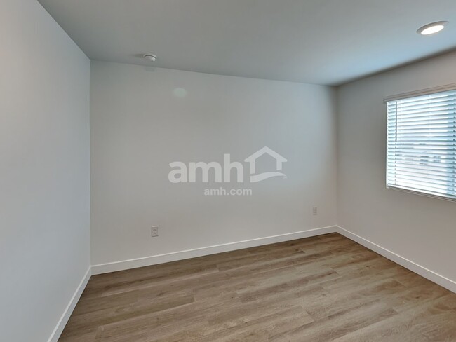 Building Photo - 9709 N Rancho Lozano
