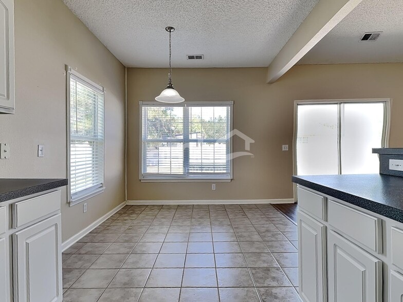 Building Photo - 525 Amsonia Cir