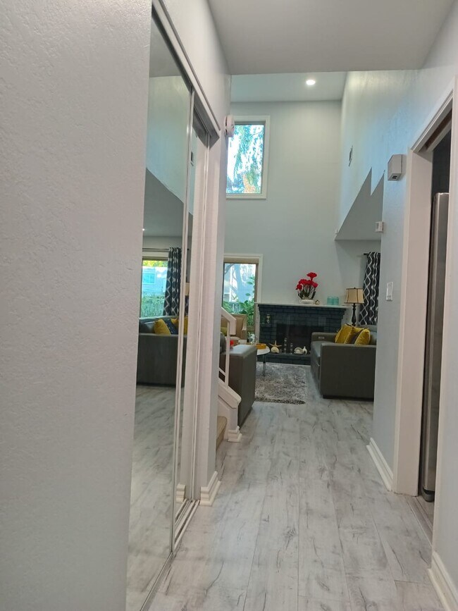 Building Photo - 7551 Maywood Dr