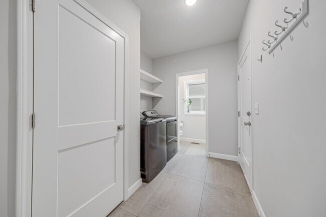 Building Photo - 4 Bed, 4 Bath House on Legends Golf Course