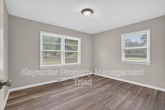 Building Photo - 300 Martingale Dr