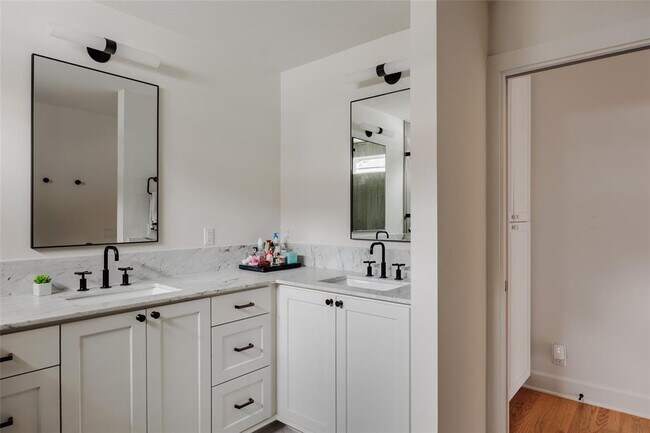 Building Photo - 2613 E 2nd St